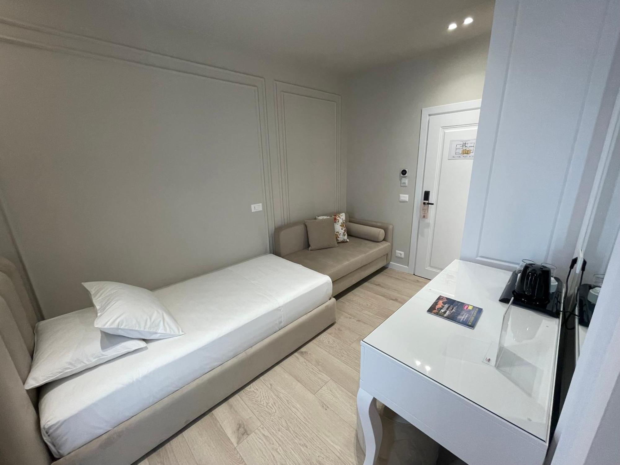 Seaside Hotel Vlorë Екстериор снимка