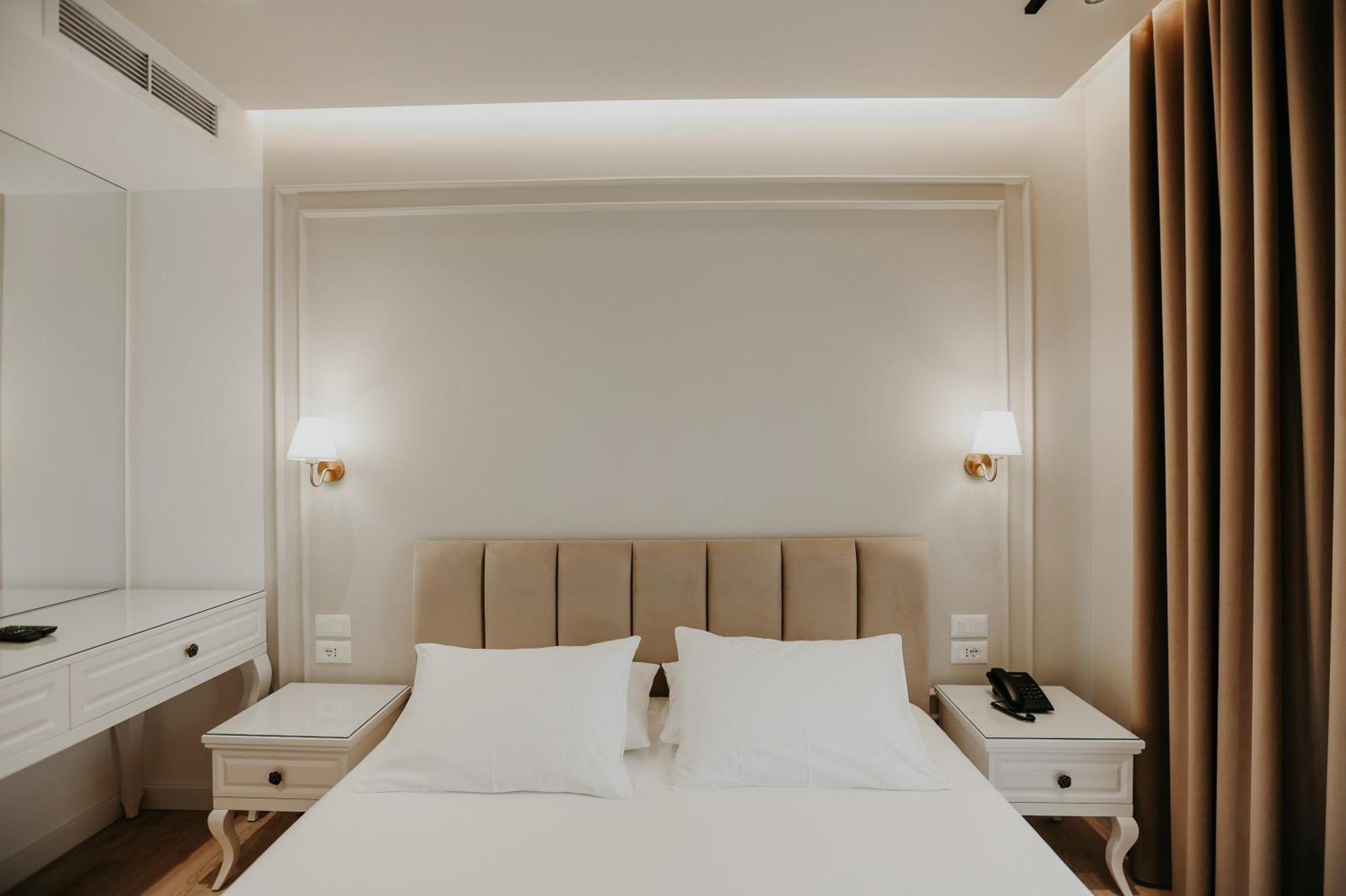 Seaside Hotel Vlorë Екстериор снимка