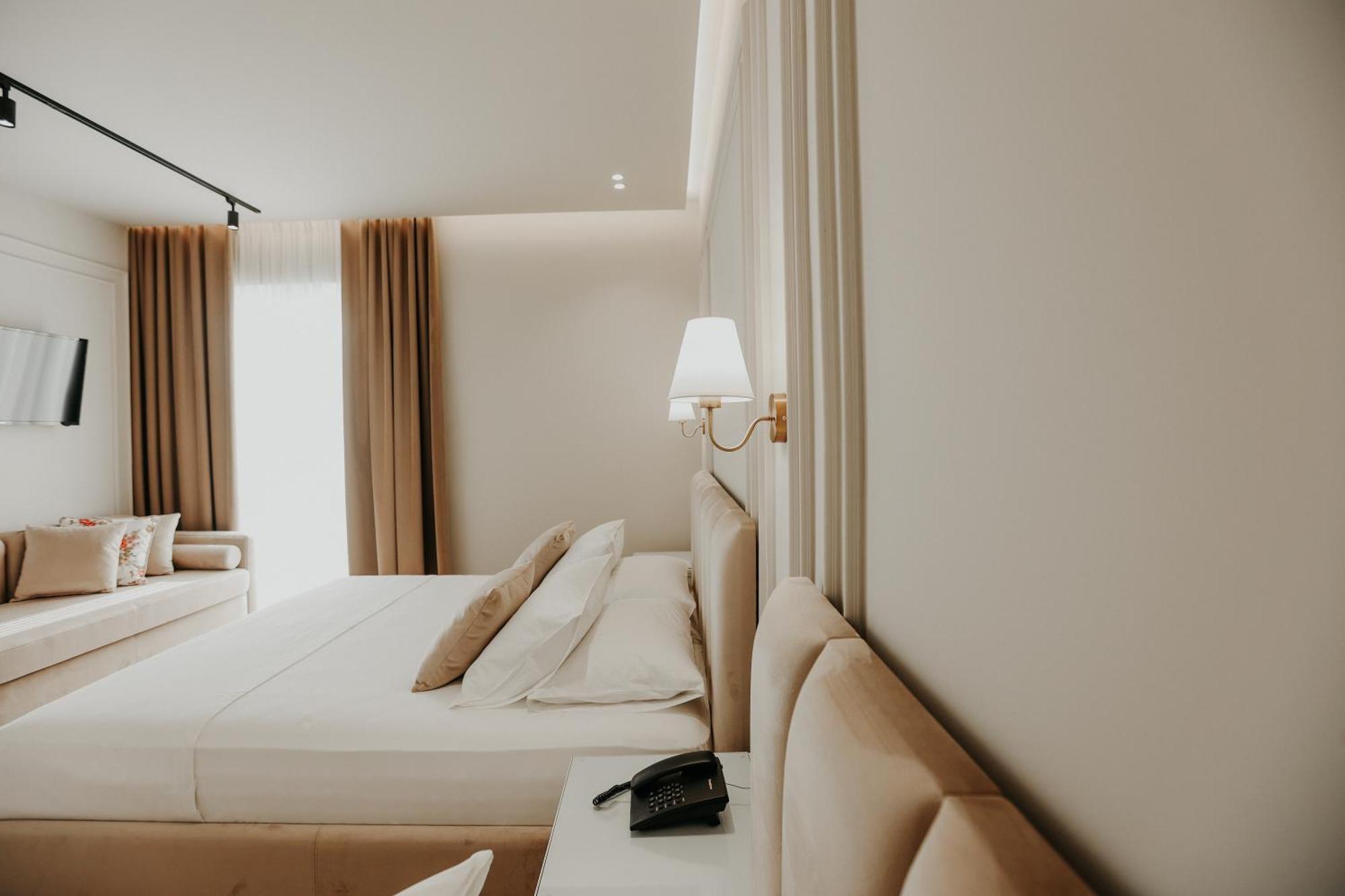 Seaside Hotel Vlorë Екстериор снимка