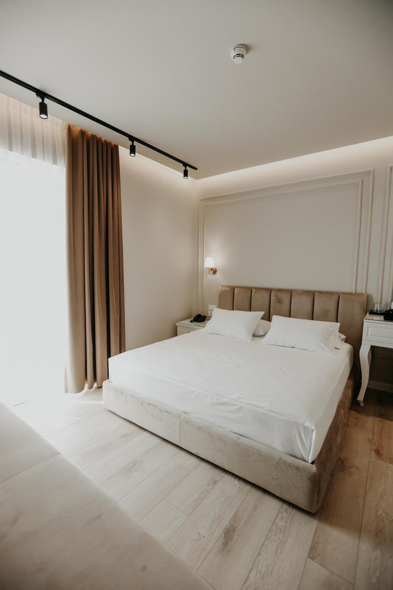 Seaside Hotel Vlorë Екстериор снимка